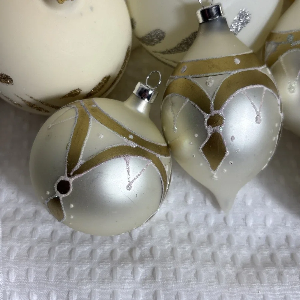 Vintage‎ 10 Christmas Ornaments Glass Cream Gold Silver